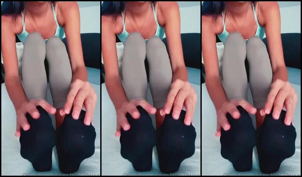 Cuteelisen Nicknamed Cuteelisen Onlyfans I Love The Way You Play With My Feet I Go From Socks To Barefoot As I Rub My Soft Feet Against Your