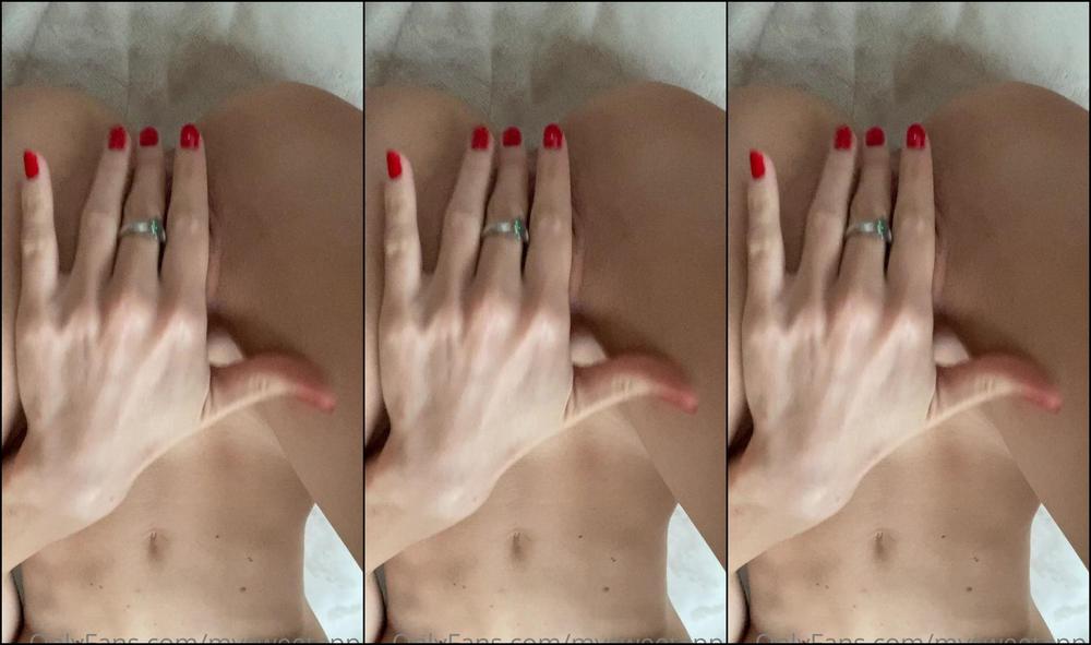 mysweetapple-20-01-2021-2013058165-today-i-want-you-to-admire-my-beauty-and-to-imagine-that-s-you-licking-my-fingers-at-the