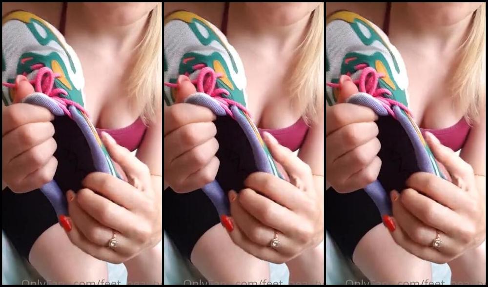 Feet Beautyx Nicknamed Feet Beautyx 08 03 2021 Onlyfans Video Youre Gonna Sniff This Sweaty Shoe Like A Good Boy