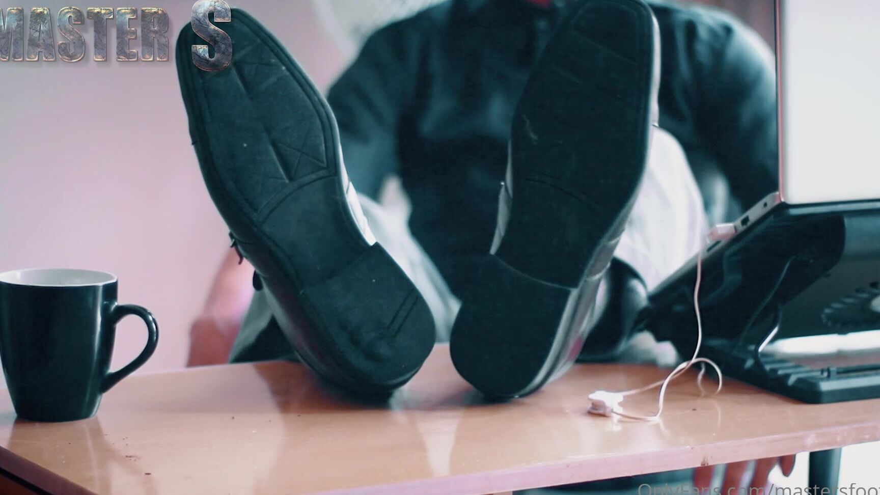 Brfootmodel 2013666351 01 21 2021 Bussiness Interview Verbal Domination