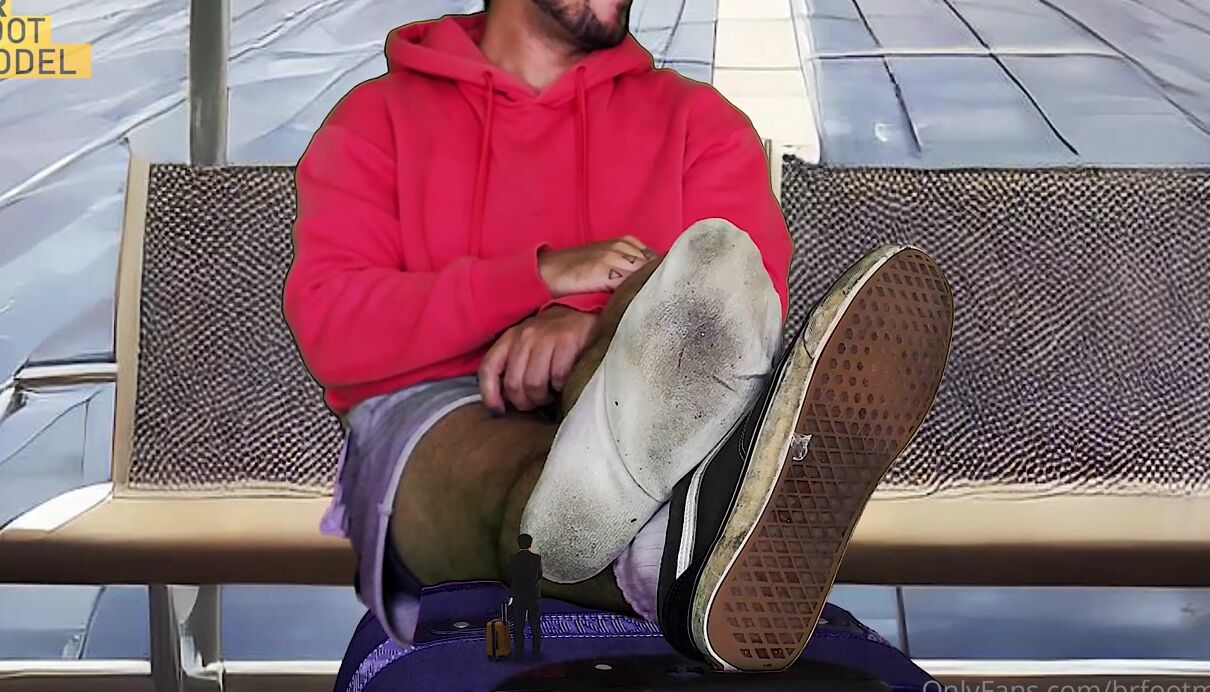 Brfootmodel 3169424348 01 20 2024 Macro At Airoport