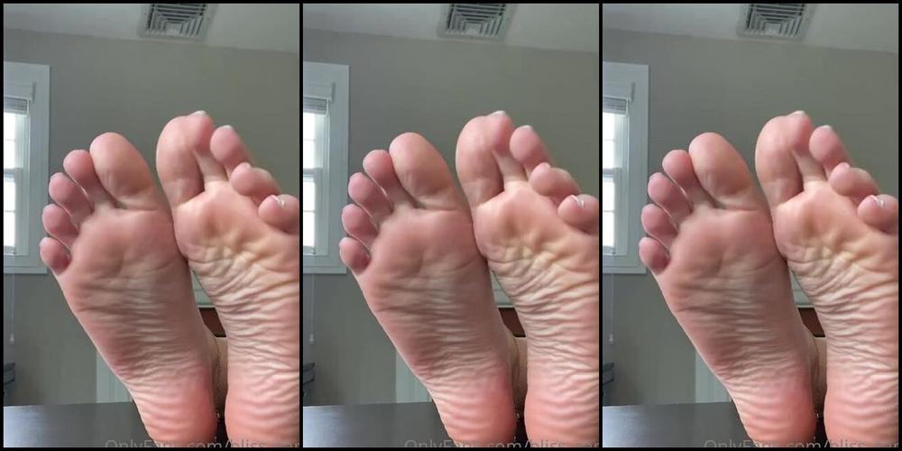 Sam Soles Nicknamed Sams Soles Onlyfans I Know You Love My Sexy Soles Scrunch Scrunch