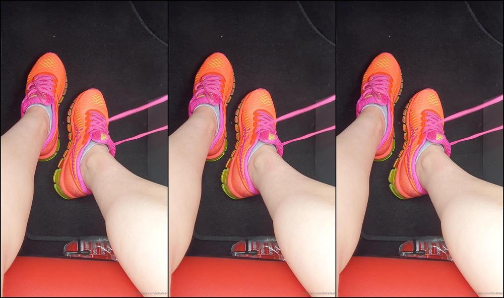 Loirafeet Hot Sweaty Feet After The Gym Pezinhos Q