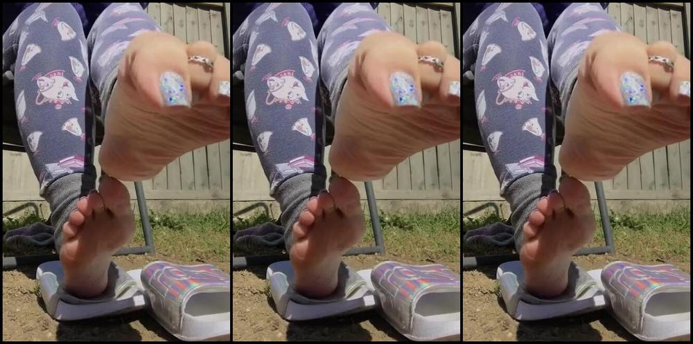 Footsiegalore Onlyfans Casually Chilling In The Garden Hypnotising You With These Feet N