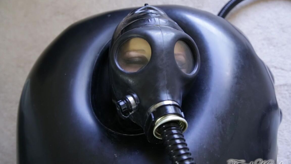 Fetish, Rubber, Latex Miss Kitsch - Day in Total Enclosure Part 6 fetishkitsch.com