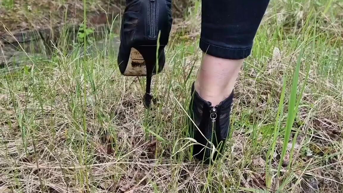 Kats Worn Heels Nicknamed Katswornheels Onlyfans Lets See How They Like Being Sank Deep Into The Grass