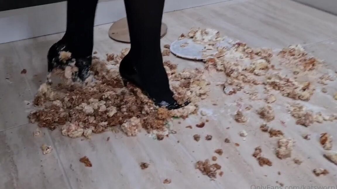 Kats Worn Heels Nicknamed Katswornheels Onlyfans Here It Is 12 Mins Of Dangling Shoeplay And Crushing In My Well Worn Louboutin