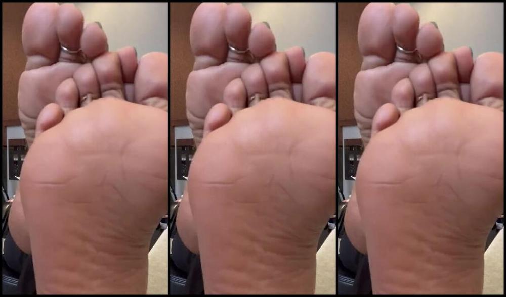 Dissatoes Onlyfans Bored At Work