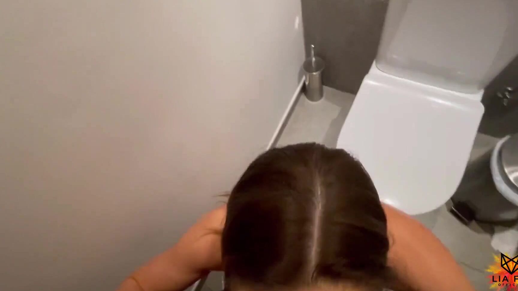 03.20.22 Lia Fox Spontan im Restaurant von Fan gefickt Ich biete mich MyDirtyHobby