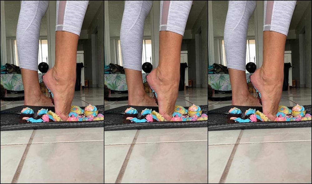 Goddesstalltasha Minute Long Cupcake Crush Clip The Cupcakes Were To Celebrate Hitting