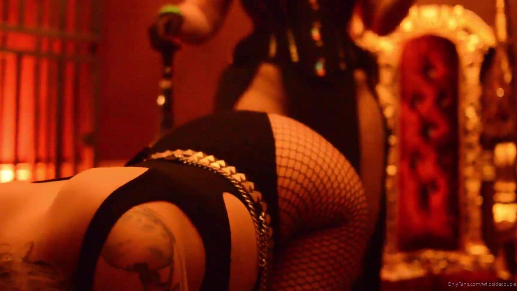 Wildsidecouple Went To A Fetish Club With My Man And Look What We Found Someone Playing In The Room With