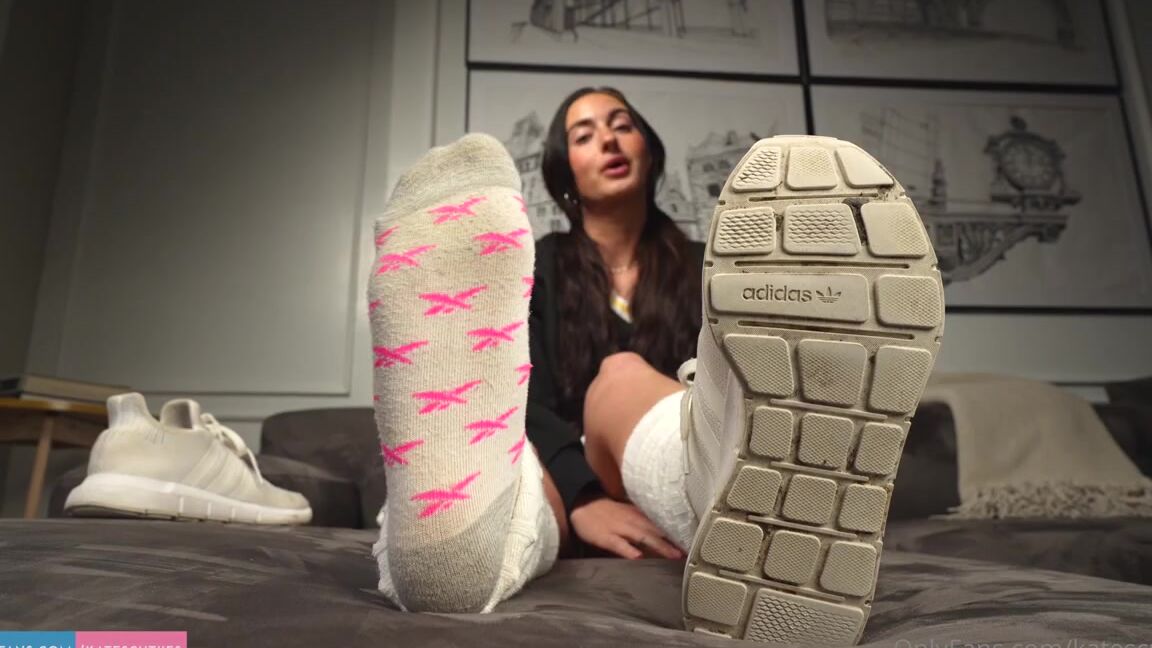 Goddess Kate Aka Katescutiies Onlyfans Just Got Back From Cheer Practice And My Feet Are So Sweaty I Know You Ve Been Waiting To Worship