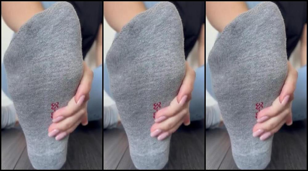 Sarina Jones Nicknamed Sarinajones 05 16 2025 Onlyfans Video These Grey Socks Are Fresh As Fuck