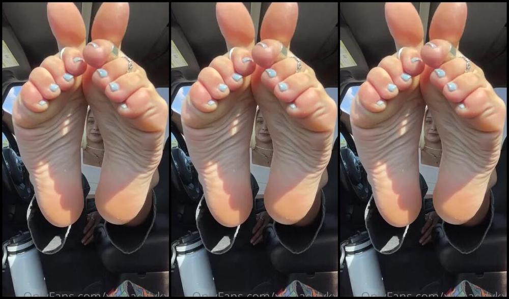 Goddess Kaylee Aka Xomaddykxo Onlyfans Found A Sweet Sunny Spot To Really Show Off These Arch Wrinkles Enjoy Babep