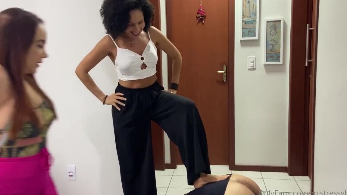 Mistress V Black Nicknamed Mistressvblack Onlyfans Six Feet Vs Two Balls Complete Video For Sale Via Direct Message Dandaradomme Goddesslohan Hexfe