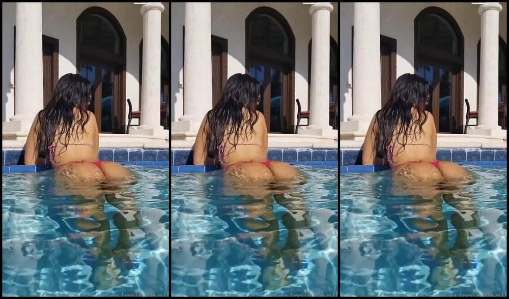 Missbella Onlyfans Pool Day We Should Try A Live Show By The Pool Sometime
