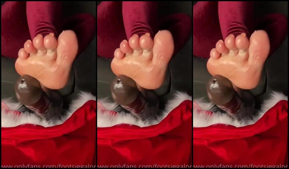 Footsiegalore Onlyfans Day 24 It S Xmas Eve And He S Here Let S Have Some Fun Santa Baby