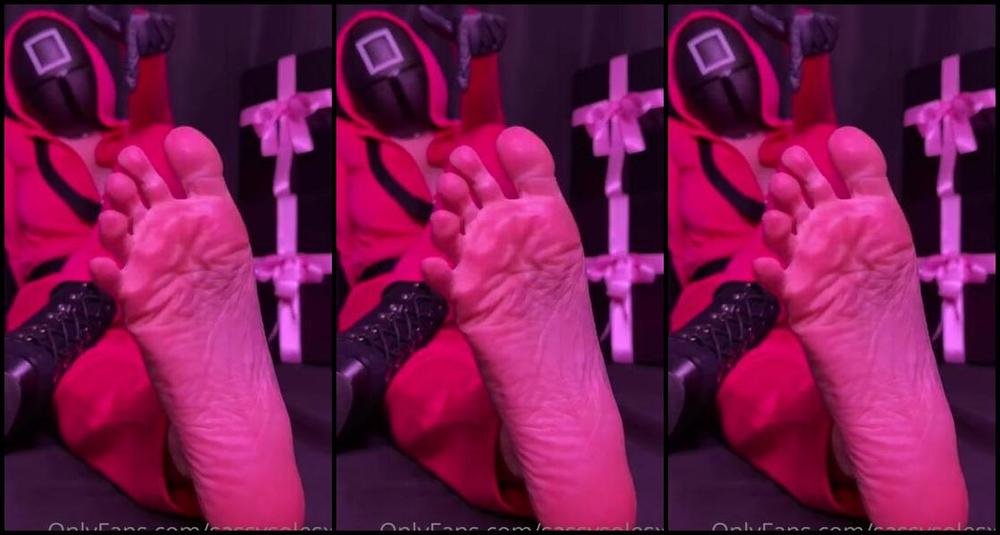 Victoria Soles Nicknamed Sassysolesxo 11 01 2021 Onlyfans Video Number 69 Might Let You Live If You Worship Her Feet Squid Game Volume Up Im