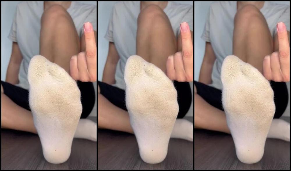 Sarina Jones Nicknamed Sarinajones 04 30 2025 Onlyfans Video What Do You Deserve More Dirty Socks Or Middle Fingers