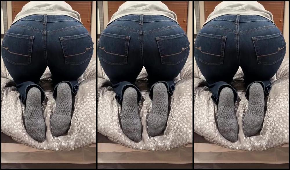 Solemate91 Nicknamed Solemate91 Onlyfans Do You Like It When A Married Mom Teases You Strips Off Her Socks Specifically For