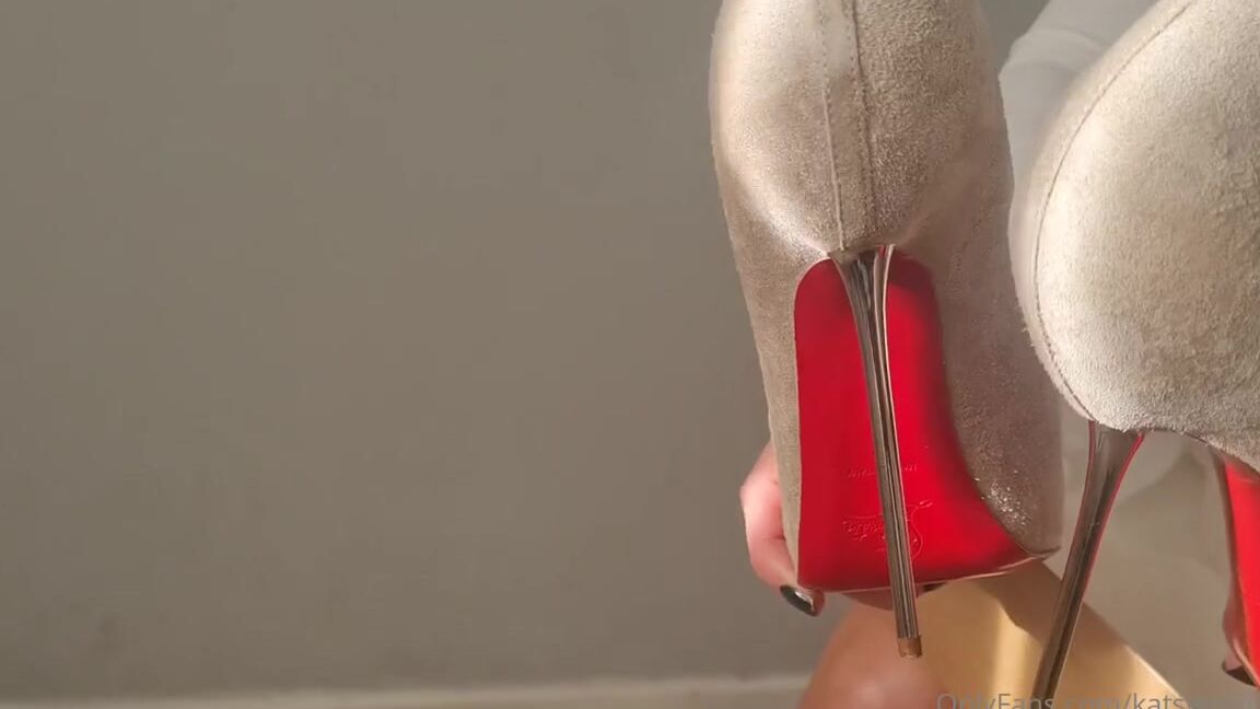 Kats Worn Heels Nicknamed Katswornheels Onlyfans Unboxing And Shoeplay In 2 New Pairs Of Louboutins