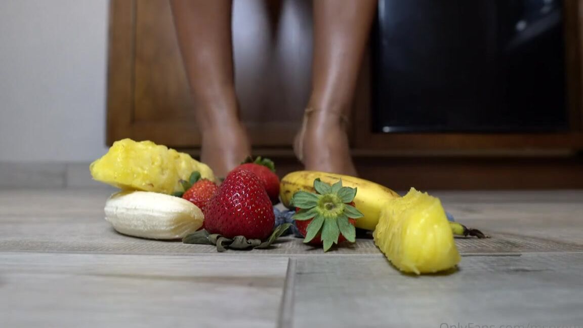 Msprettyfeet 10 29 2020 Onlyfans Video First Time Fruit Crushing Yall Like G