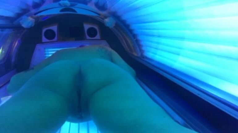Hayleesworld Voyeur Tanning Bed Masturbation