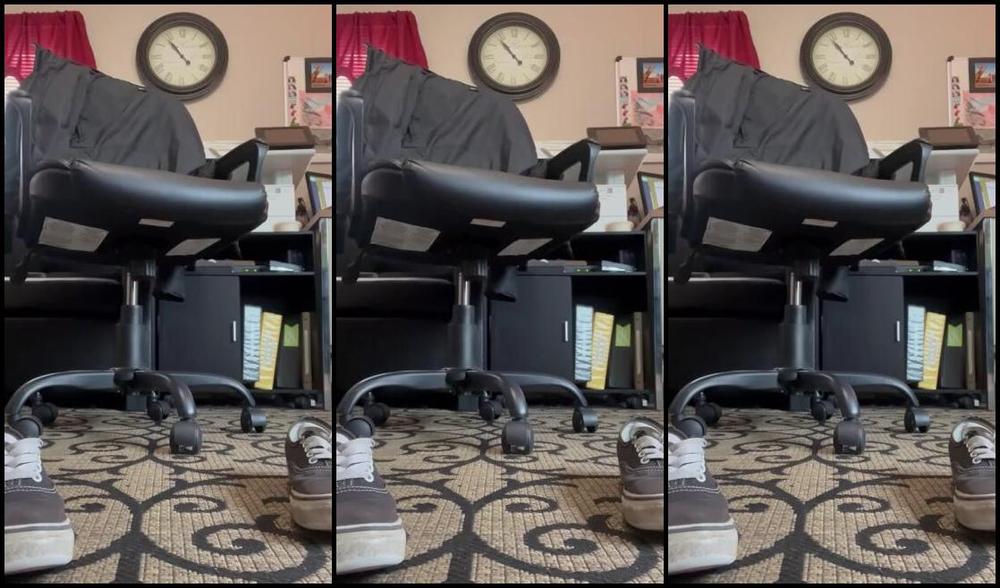 Theperfectmistress Onlyfans Taking Off My Sneakers And White Socks At Work So I Can Secretly Show You My Soft Soles And Freshp