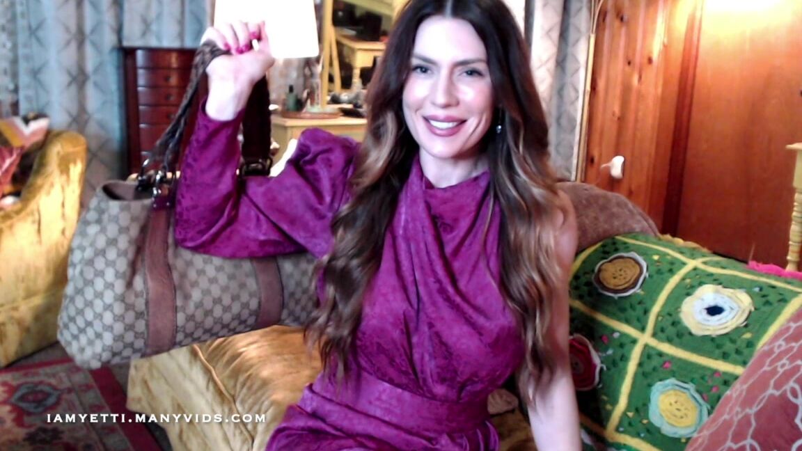 "Iamyetti" brunette, gfe, girlfriend experience, high heels, pov, sfw GIRLFRIEND GOES OUT manyvids