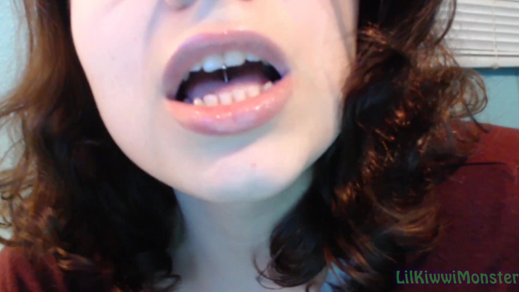 Lilkiwwimonster Lip Worship Session