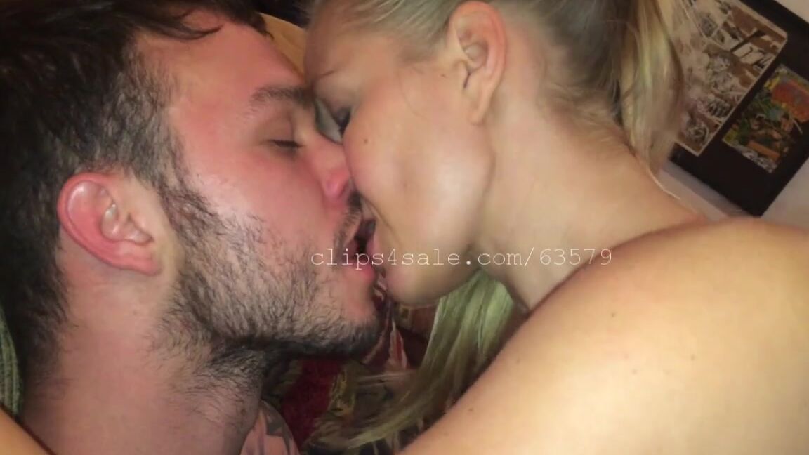 Kissingchannel Nicknamed Kissingchannel 10 20 2019 Onlyfans Video Cliff Jensen And Diana Kissing Video 4