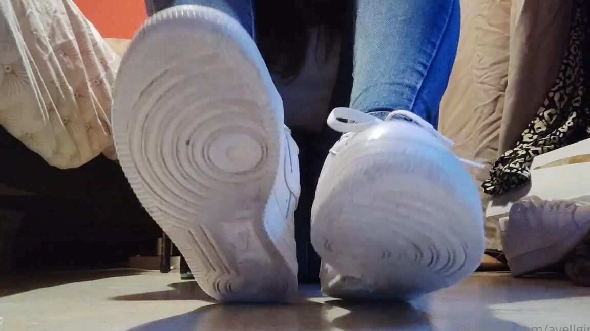 Ayellgirlfeet Nicknamed Ayellgirlfeet Onlyfans Aujourdhui Je Retire Mes Baskets Pour Toi Today I Take Off My Sneakers For You 1