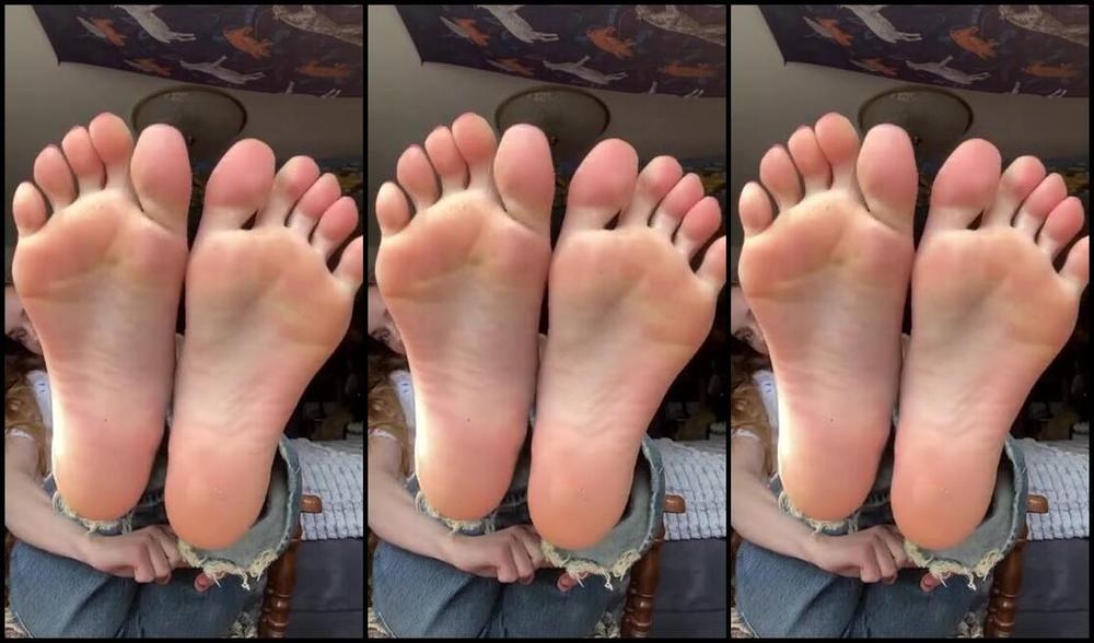 Prettylittlef33T57 Onlyfans I Had A Lot Of Fun With My Dildo Earlier Should I Post Or Keep Teasing You 12