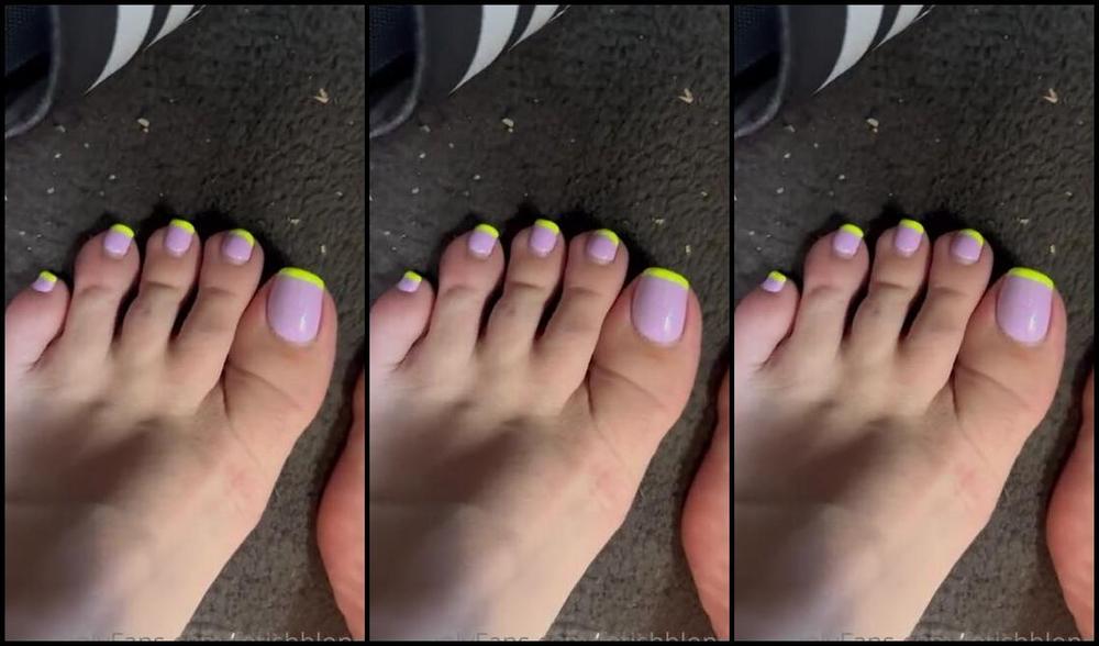 Foot Fetish Blonde Nicknamed Fetishblonde Onlyfans Up Close And Personal View Of My Lavender And Lime Pedicure Also A Very Deep Look Into All The Wrin
