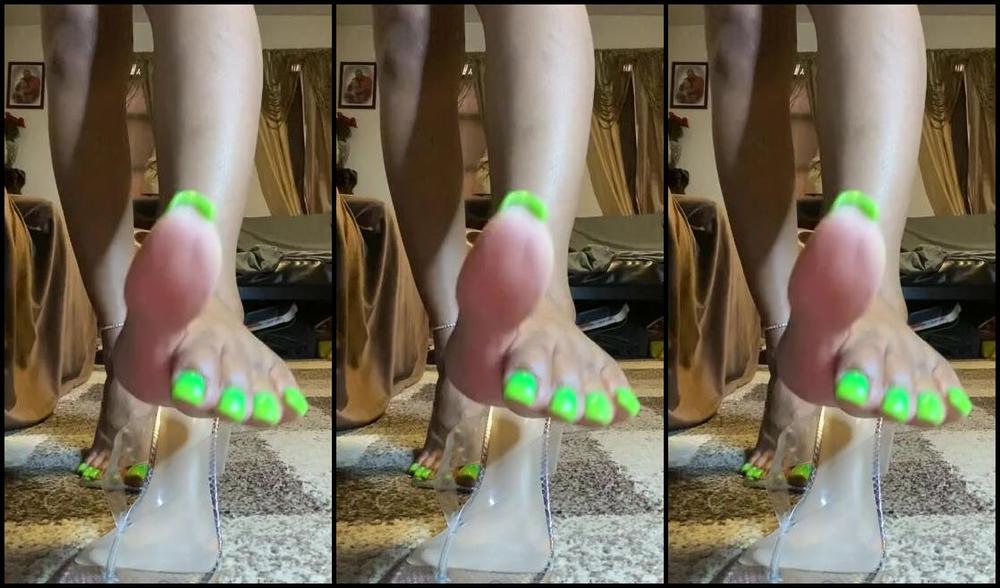 Queenjodiieetoes Aka Prettyfeetonly1800 Onlyfans What You Wanna Do To These Toes Im Curious