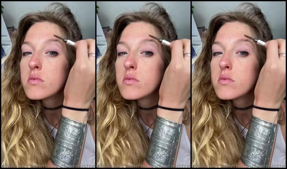 Theperfectmistress Onlyfans Putting On Some Makeupp