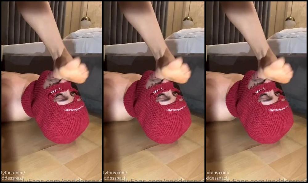 Onlyfans Model Goddess Nazli Aka Goddessnazli Tabanlarimi Yalarken Rahat Olacaini Mi Sandin Unutma Ben Zalm Br Sahbeym Always Cruel