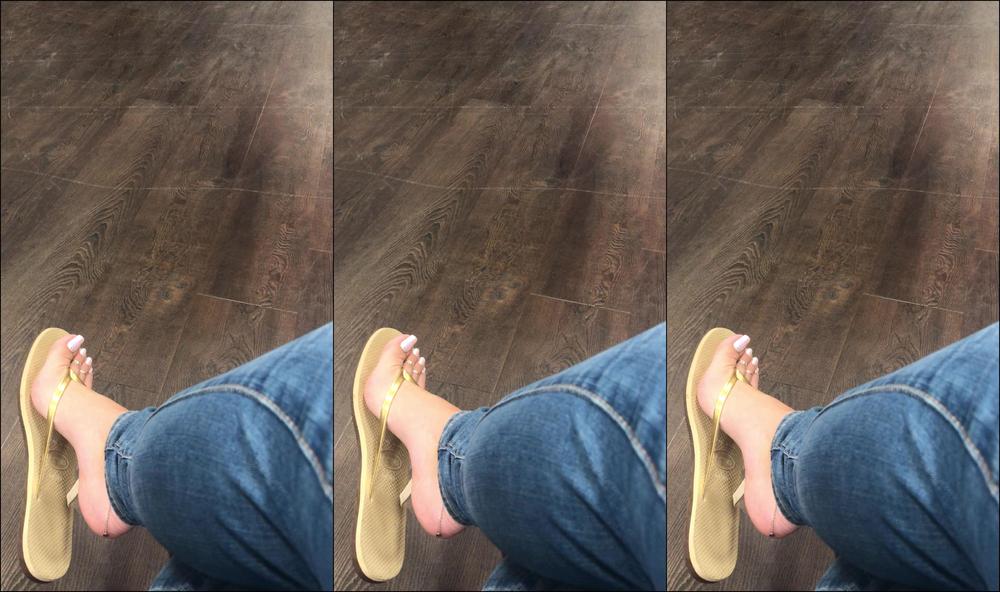 Footsiegalore Only Fans Exclusive Going Shopping And For A Friend To Try Things On And My Feet Can T