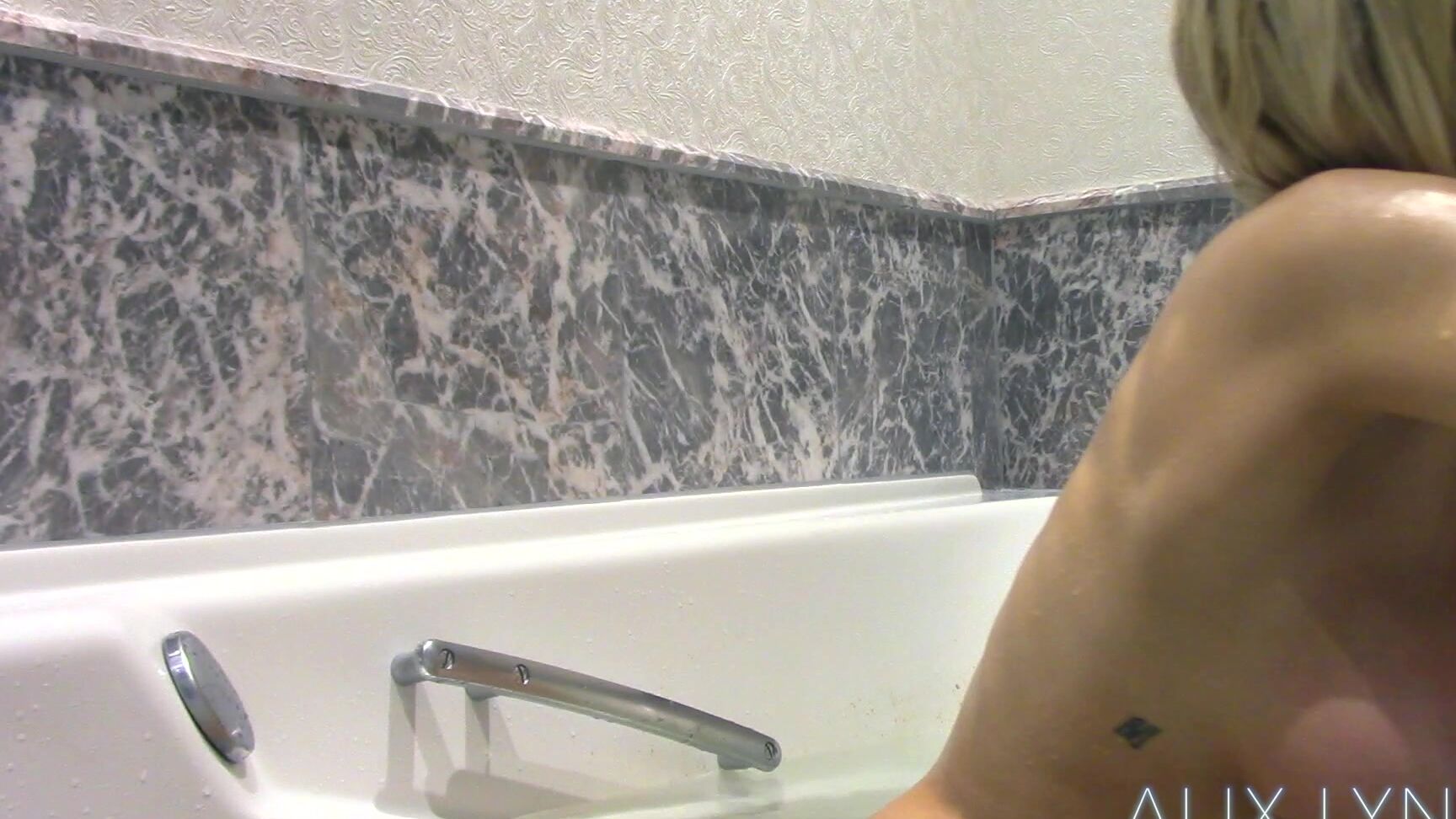 Ignore, Femdom, Female Domination, Brat Girls, Princess alix lynx ignoring you in the bath ManyVids