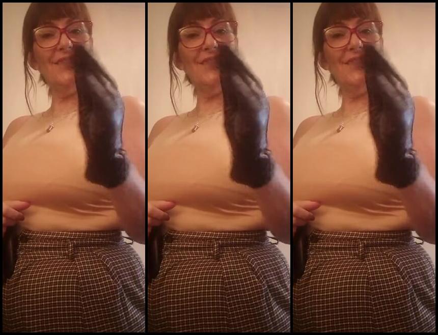 Miss B Nicknamed Missb52S Onlyfans 08 10 2024 Do You Love My New Gloves I Do