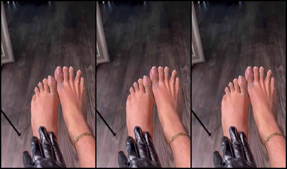 Zafeetllc Onlyfans Wiggling My Sexy Glittery Feet All Around The House