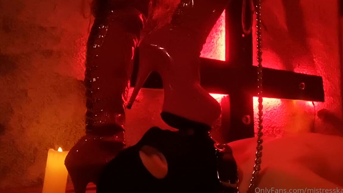 Mistresskarino Onlyfans Boot Worship And Facesitting For Good Morning He Was Lucky Slave Antamer