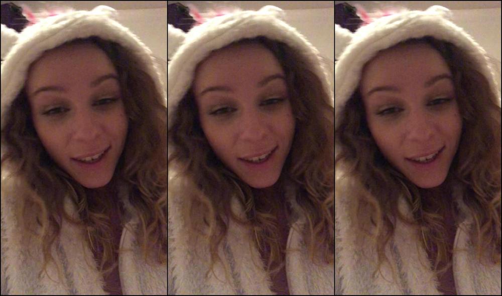 angelemilyxxxx-01-02-2019-21282080-je-vous-fais-partager-mon-petit-plaisir-avec-mon-satisfyer-qui-m-a-t-offert-par-mon-