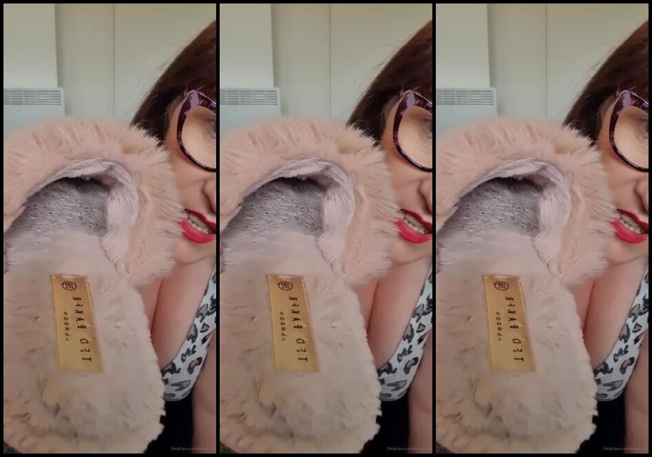 Miss B Nicknamed Missb52S Onlyfans 05 15 2021 What A Sight For You Weird Slipper Freaks