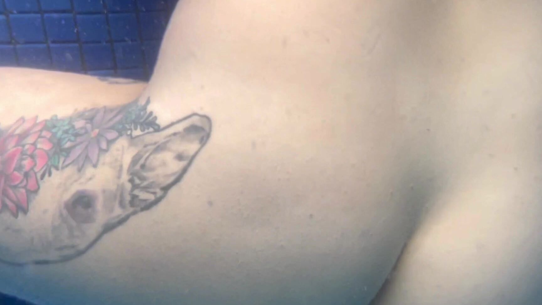 Katty Blake Masturbating With A Piscine Jet