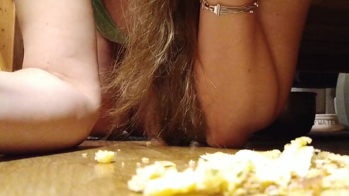 Frejas Submissive Feet Nicknamed Frejassubmissivefeet Onlyfans Master Allowed Me To Have A Little Serving From The Floor Today As Dessert Smelling