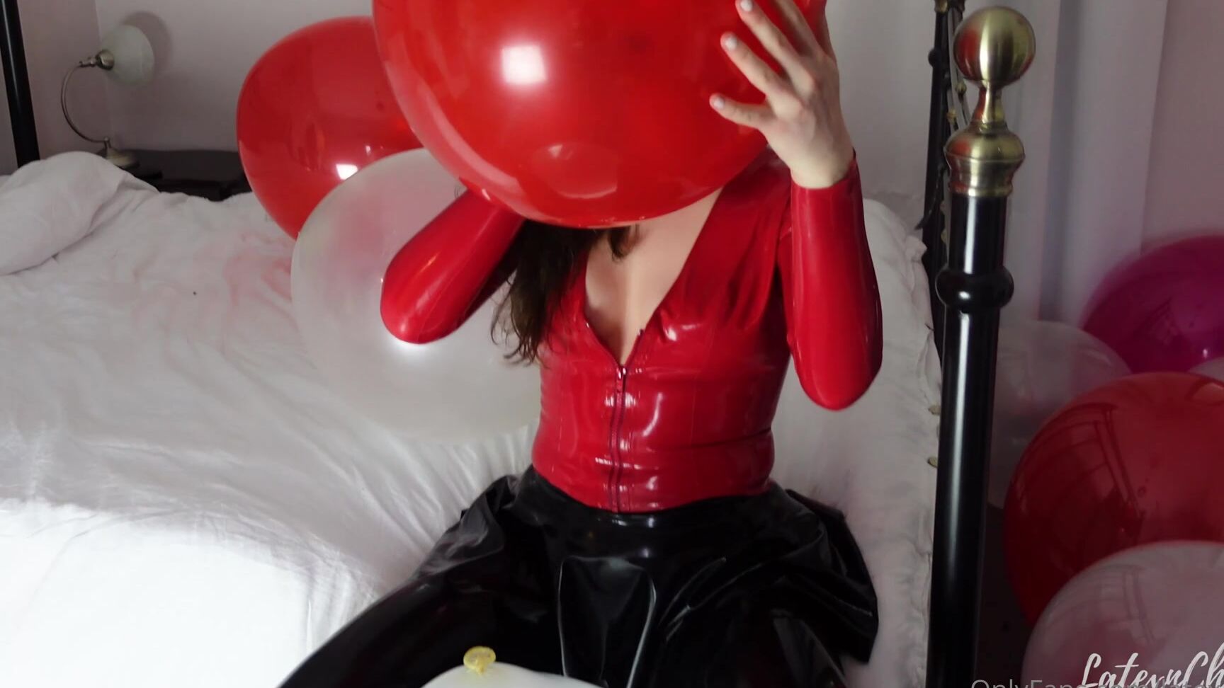 Latexnchill Free Clip Behind The Scenes My Room Is Absolutely Filled With Big Balloons For An
