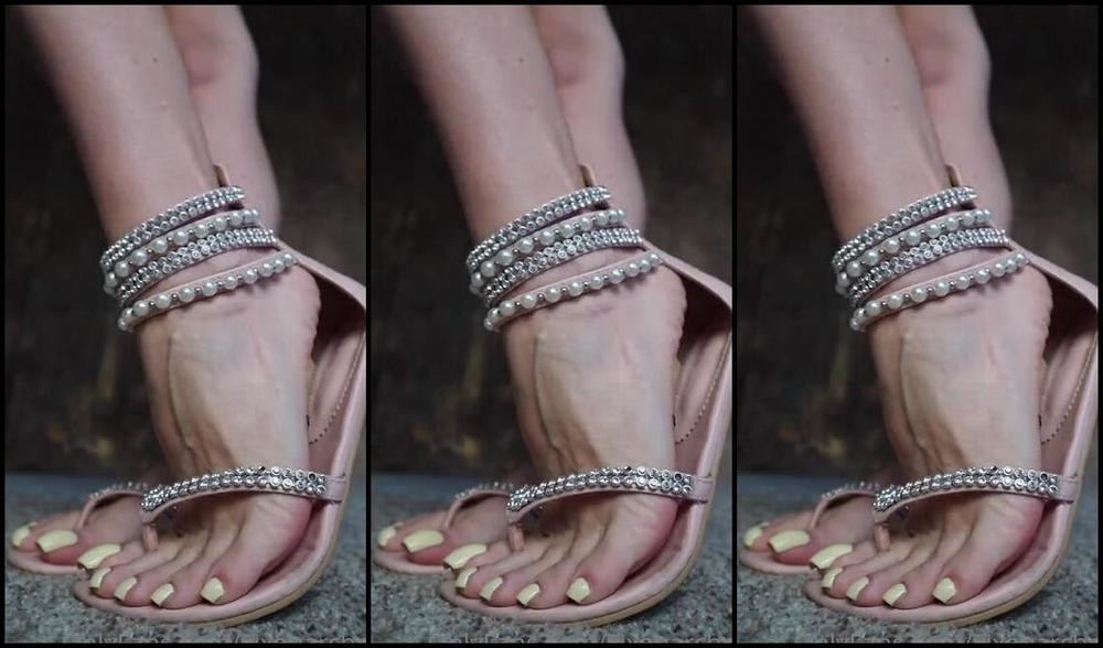 Vixenarches Onlyfans Modeling 4 Different Sandals