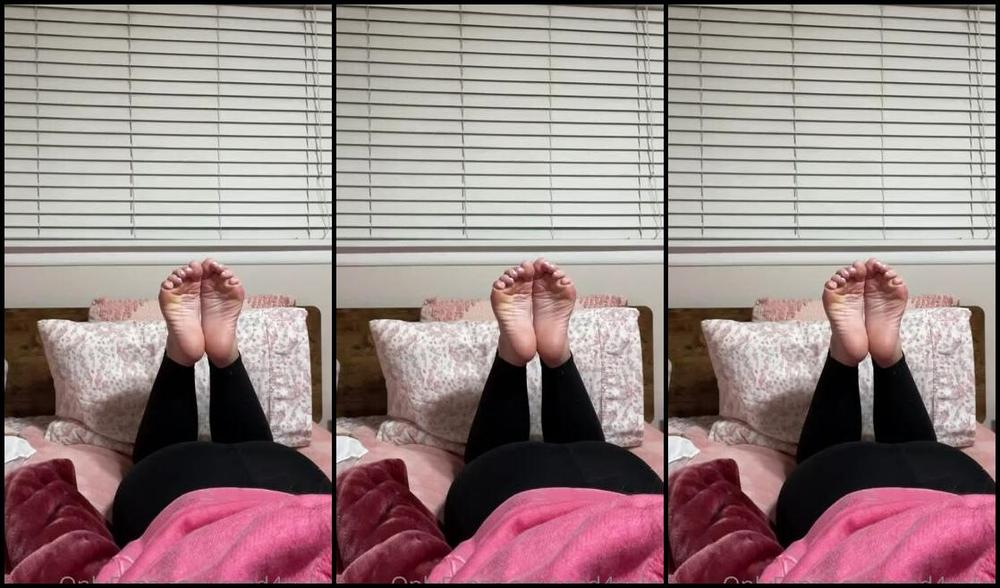 Goddess Mads Nicknamed Mad4Soles Onlyfans Getting Ready For Bed Bet You Wish You Were Here With Me Kneeling On The Ottoman At The End