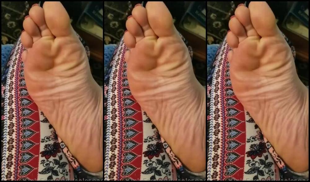 Solesnack Nicknamed Solesnack Onlyfans I Was Hanging Out Watching Tv When I Started Getting Distracted By How Cute My Toes Arches Look